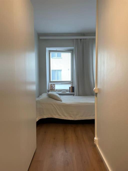 Kotimaailma Kamppi - Pieni Yksioe * Helsinki