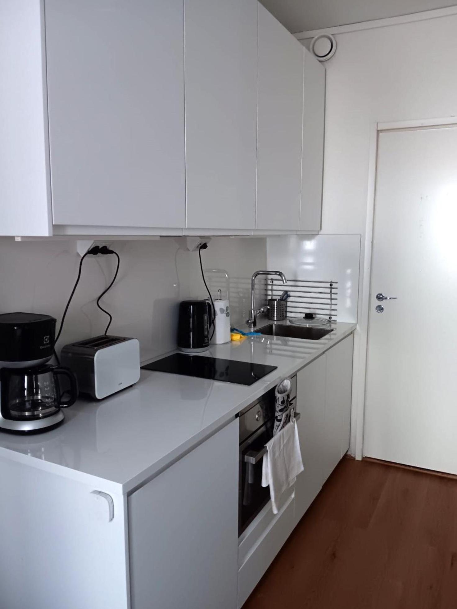 Kotimaailma Kamppi - Pieni Yksioe Apartamento Helsínquia